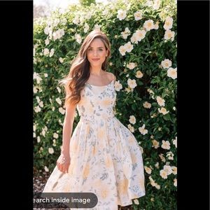 Gal meets glam Abigail 00